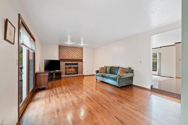 3560 HIGHLAND CENTER DRIVE, Green Bay, WI 54311