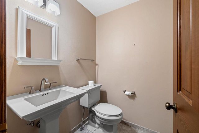 3560 HIGHLAND CENTER DRIVE, Green Bay, WI 54311