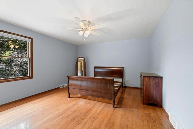 3560 HIGHLAND CENTER DRIVE, Green Bay, WI 54311