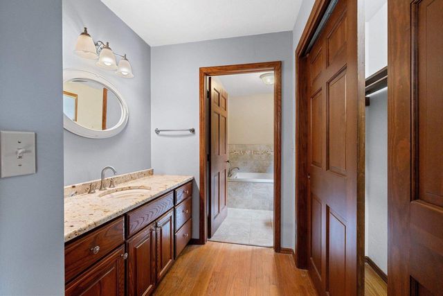 3560 HIGHLAND CENTER DRIVE, Green Bay, WI 54311