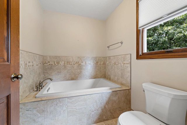3560 HIGHLAND CENTER DRIVE, Green Bay, WI 54311
