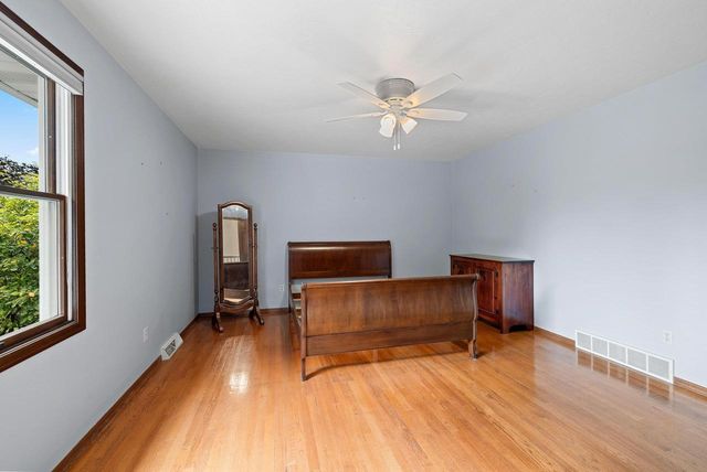 3560 HIGHLAND CENTER DRIVE, Green Bay, WI 54311