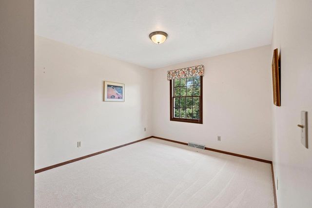 3560 HIGHLAND CENTER DRIVE, Green Bay, WI 54311