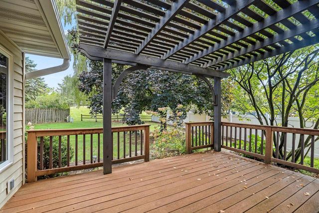 3560 HIGHLAND CENTER DRIVE, Green Bay, WI 54311
