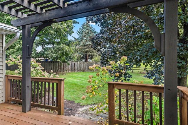 3560 HIGHLAND CENTER DRIVE, Green Bay, WI 54311