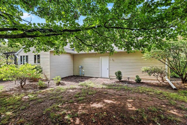 3560 HIGHLAND CENTER DRIVE, Green Bay, WI 54311