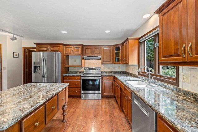 3560 HIGHLAND CENTER DRIVE, Green Bay, WI 54311