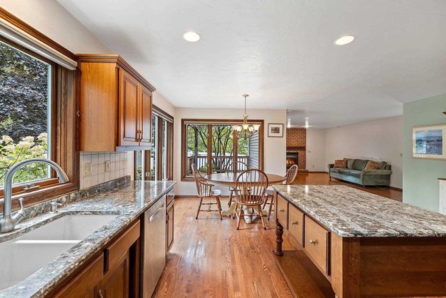 3560 HIGHLAND CENTER DRIVE, Green Bay, WI 54311