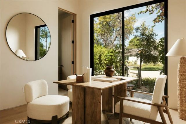 14032 Hartsook, Sherman Oaks, CA 91423