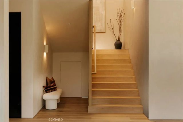 14032 Hartsook, Sherman Oaks, CA 91423