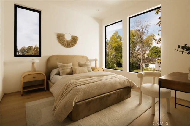 14032 Hartsook, Sherman Oaks, CA 91423
