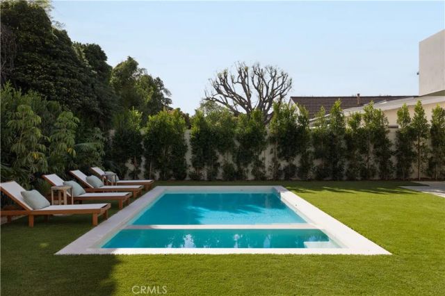 14032 Hartsook, Sherman Oaks, CA 91423