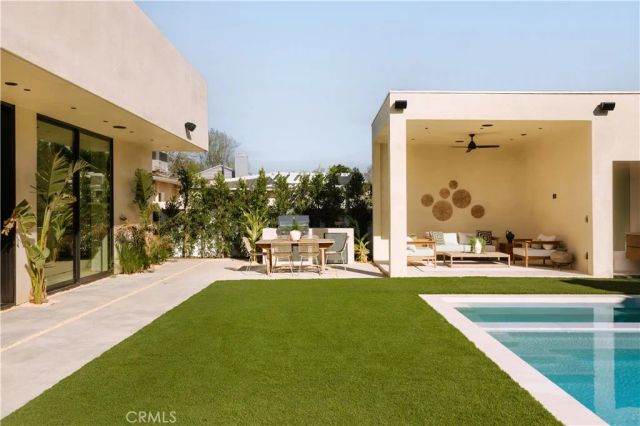 14032 Hartsook, Sherman Oaks, CA 91423