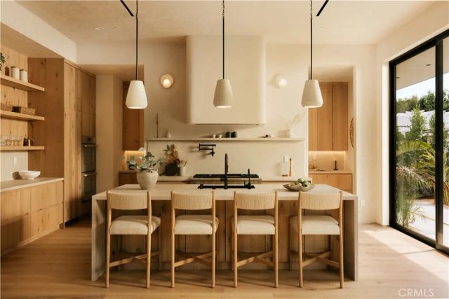 14032 Hartsook, Sherman Oaks, CA 91423