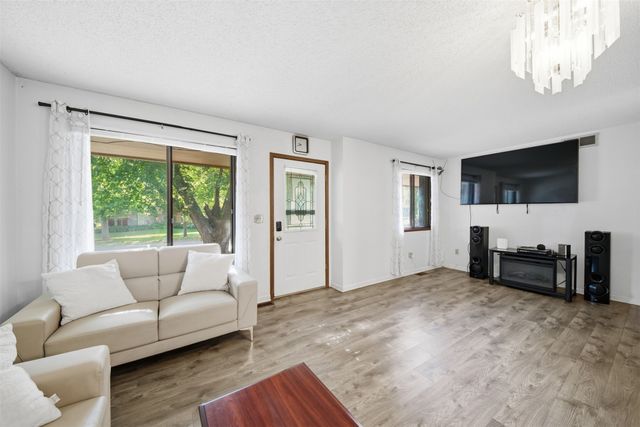 2700 SE 18th Street, Des Moines, IA 50320