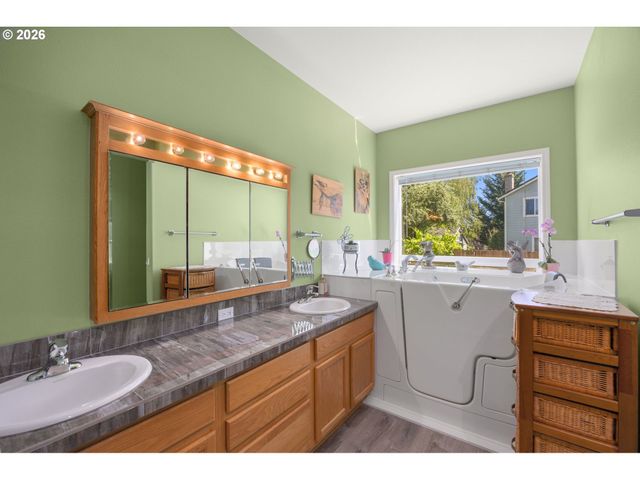 10910 Nw 7TH Ave, Vancouver, WA 98685