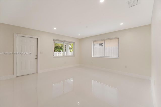 2148 NW 48th St 2148, Miami, FL 33142