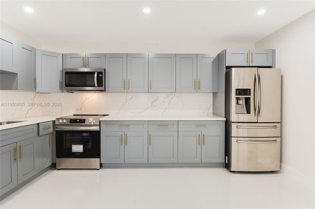 2148 NW 48th St 2148, Miami, FL 33142