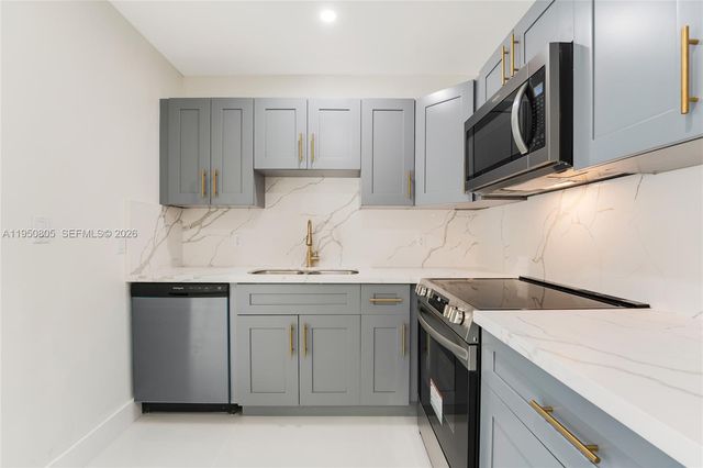 2148 NW 48th St 2148, Miami, FL 33142