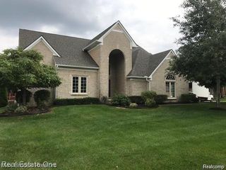 37899 McKenzie Court, Farmington Hills, MI 48331