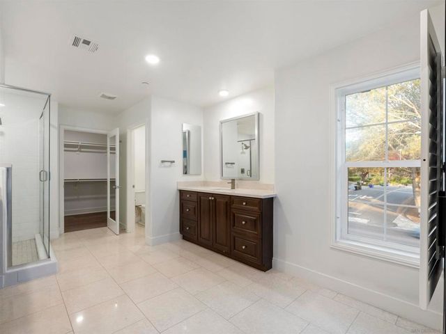 2400 Torrey Pines Rd 112, La Jolla, CA 92037