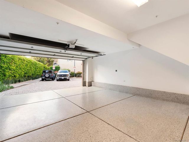 2400 Torrey Pines Rd 112, La Jolla, CA 92037