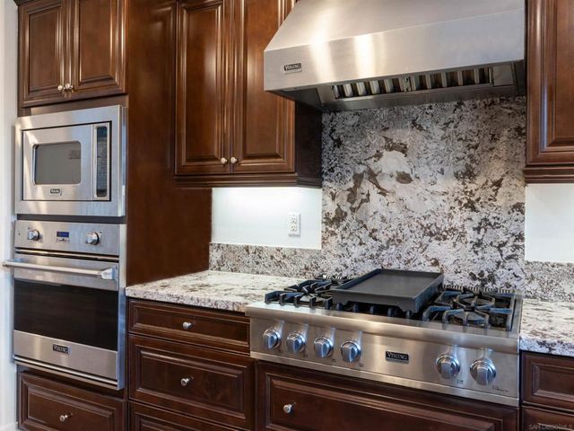 2400 Torrey Pines Rd 112, La Jolla, CA 92037