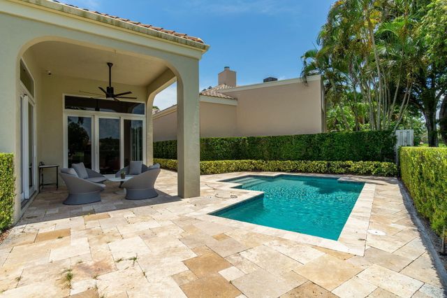 2402 Players Court, Wellington, FL 33414