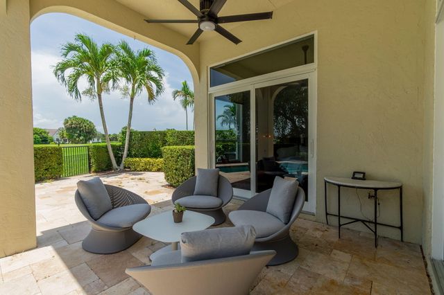 2402 Players Court, Wellington, FL 33414