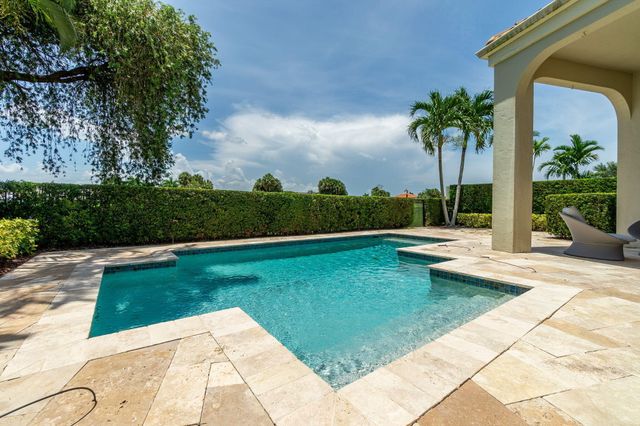 2402 Players Court, Wellington, FL 33414