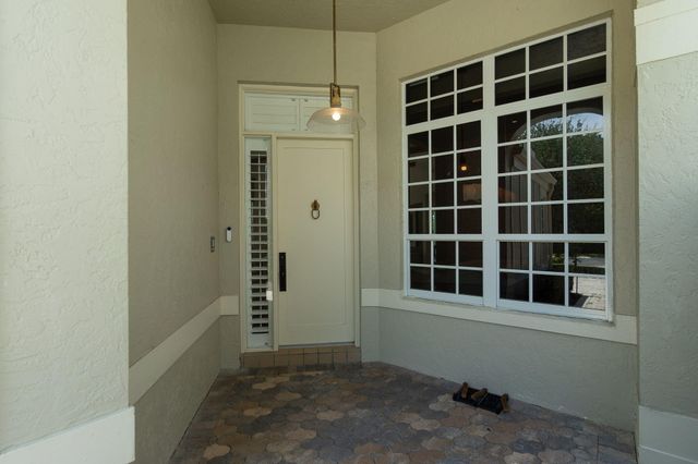 2402 Players Court, Wellington, FL 33414