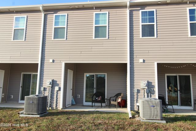 624 Jacks Crossing Drive, Hubert, NC 28539