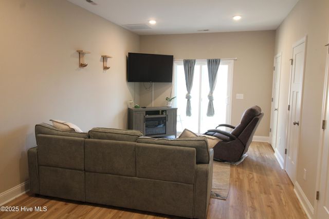 624 Jacks Crossing Drive, Hubert, NC 28539