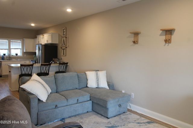 624 Jacks Crossing Drive, Hubert, NC 28539