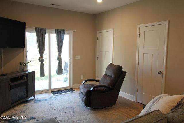 624 Jacks Crossing Drive, Hubert, NC 28539