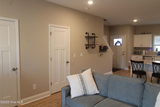 624 Jacks Crossing Drive, Hubert, NC 28539