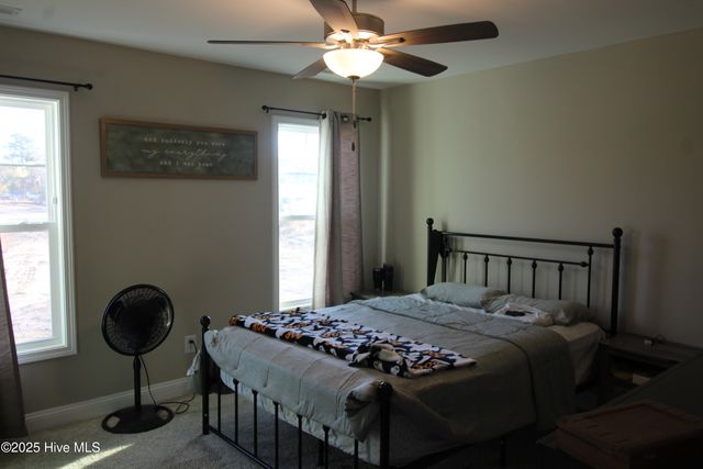 624 Jacks Crossing Drive, Hubert, NC 28539