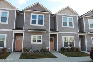 624 Jacks Crossing Drive, Hubert, NC 28539