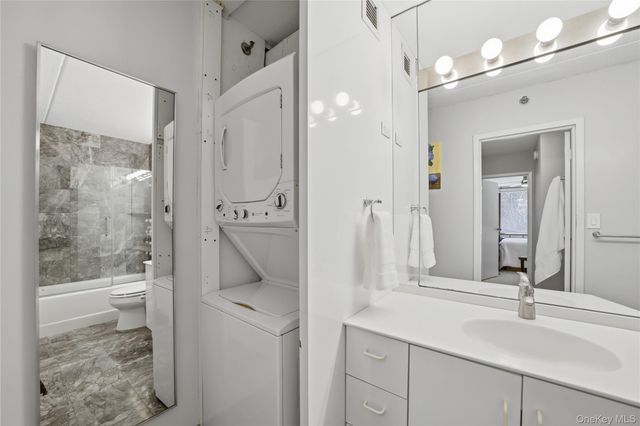 4 Martine Avenue 107, White Plains, NY 10606