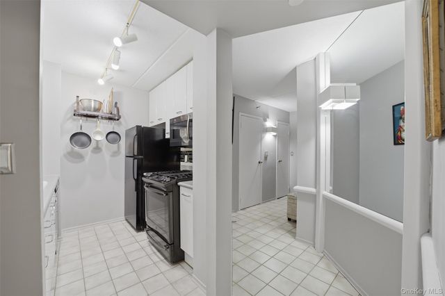 4 Martine Avenue 107, White Plains, NY 10606