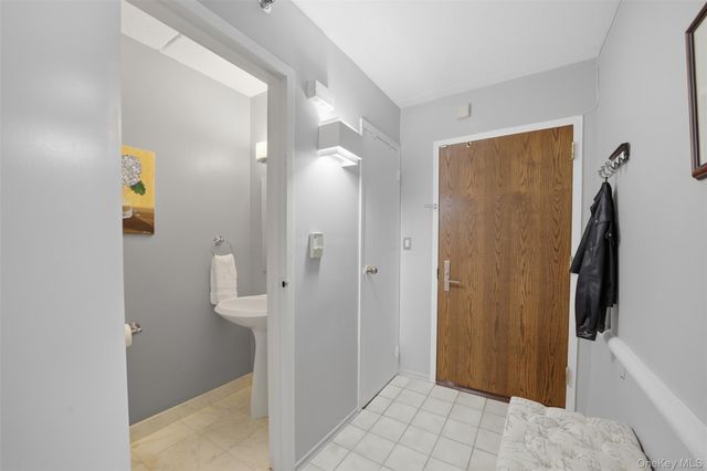 4 Martine Avenue 107, White Plains, NY 10606