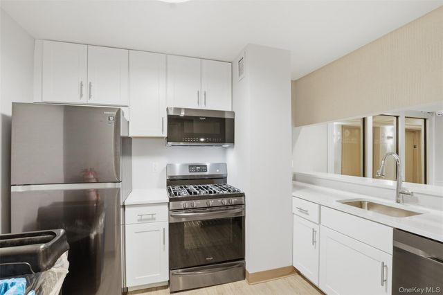 4 Martine Avenue 107, White Plains, NY 10606