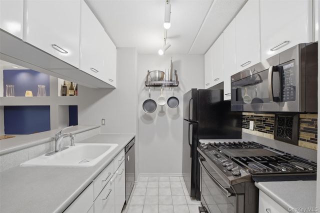 4 Martine Avenue 107, White Plains, NY 10606