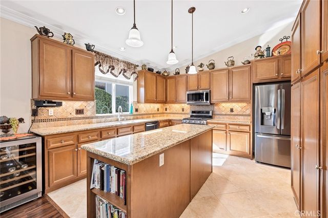 7803 Hagen, Hemet, CA 92545