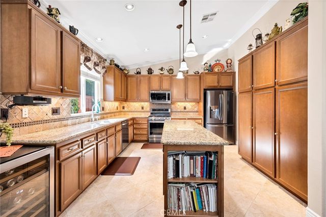 7803 Hagen, Hemet, CA 92545