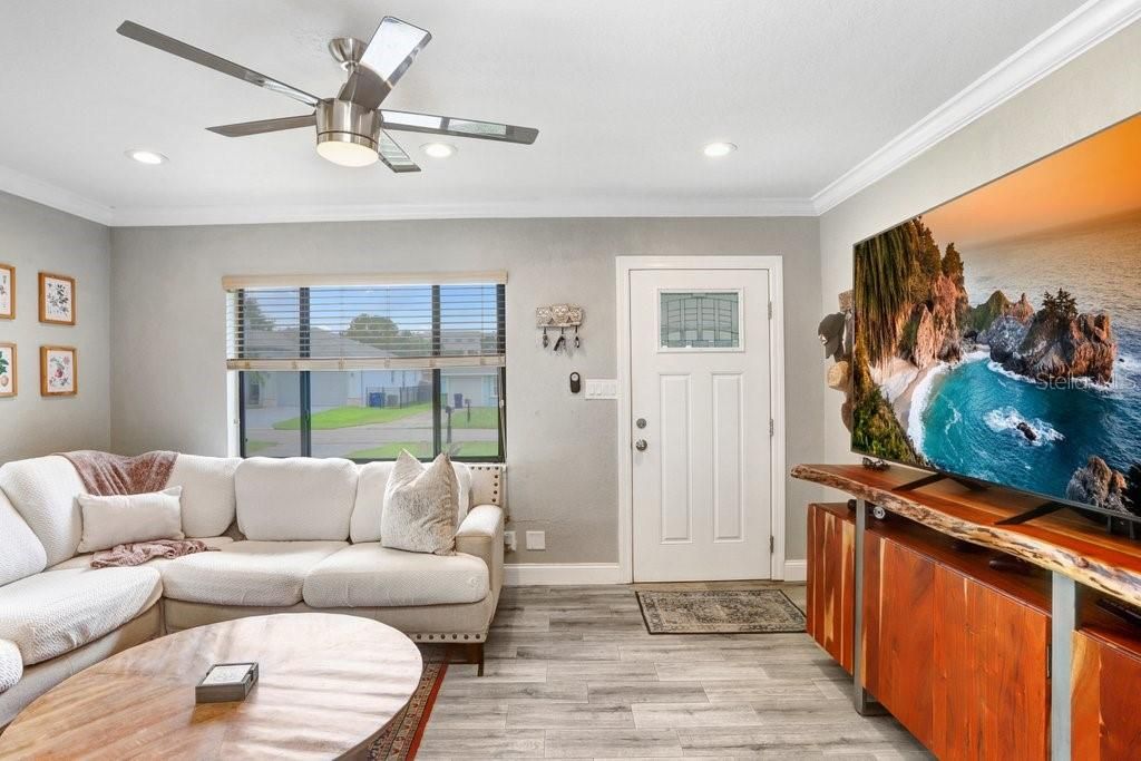 Image 5 of property listing at 4415 W BAY VILLA AVENUE, Tampa, FL 33611