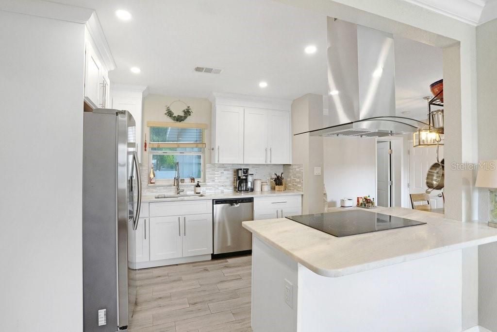 Image 7 of property listing at 4415 W BAY VILLA AVENUE, Tampa, FL 33611
