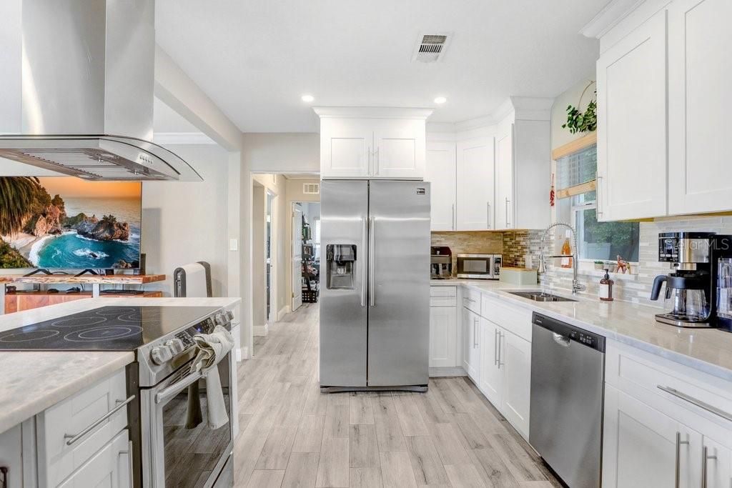 Image 8 of property listing at 4415 W BAY VILLA AVENUE, Tampa, FL 33611