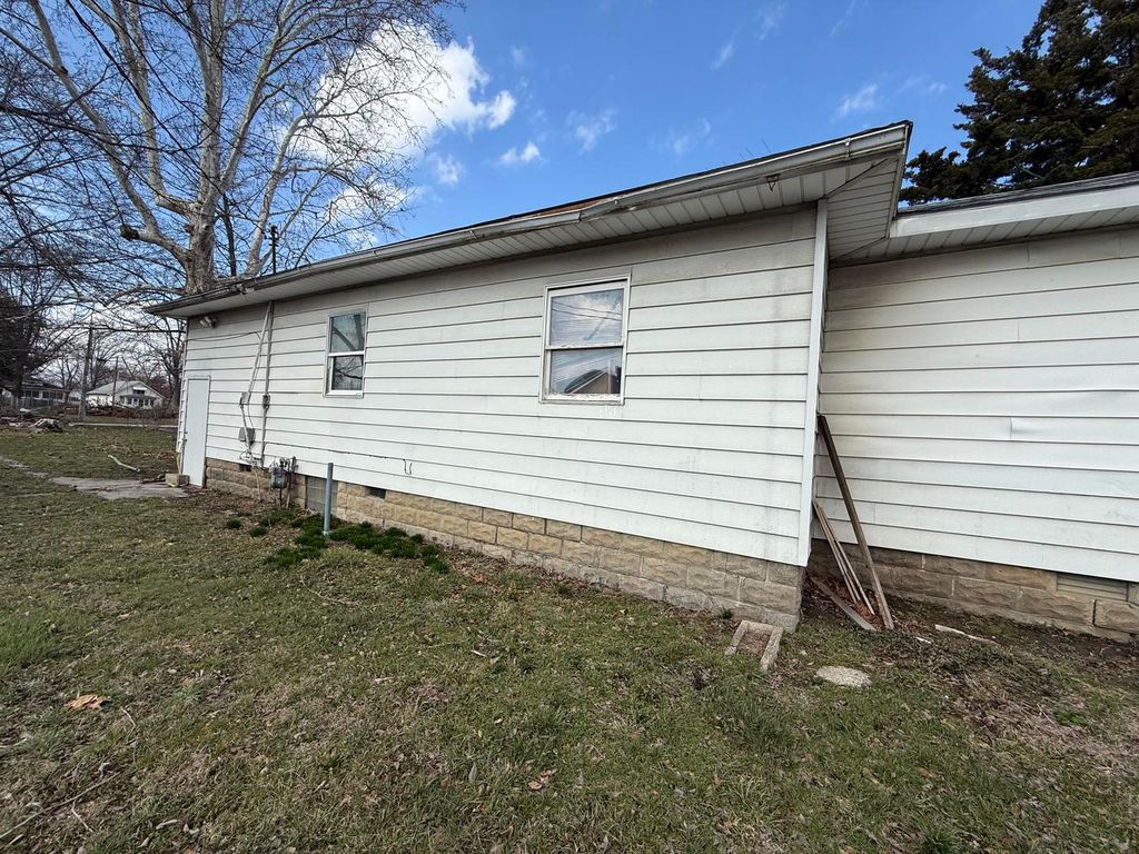 Image 2 of property listing at 616 N Walnut Street, Centralia, IL 62801