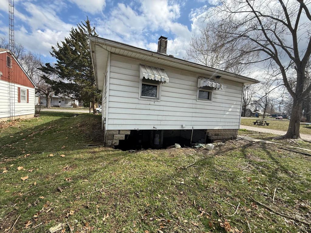 Image 3 of property listing at 616 N Walnut Street, Centralia, IL 62801